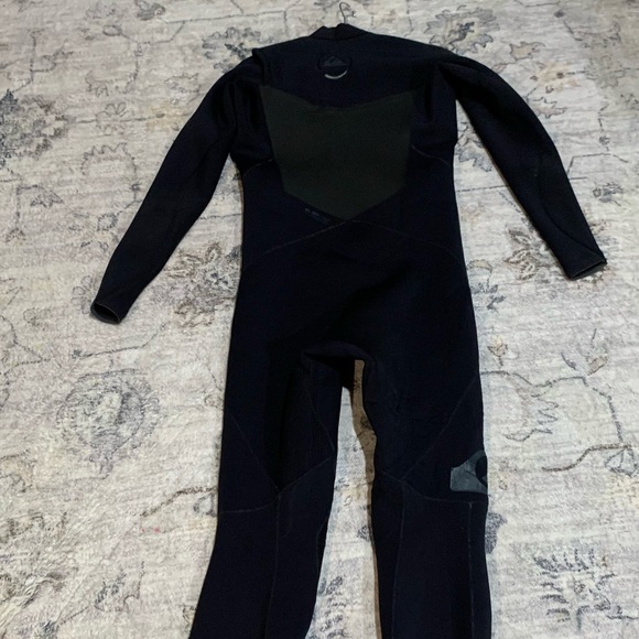 4 Wetsuits priced to sell - Picture 5 of 6